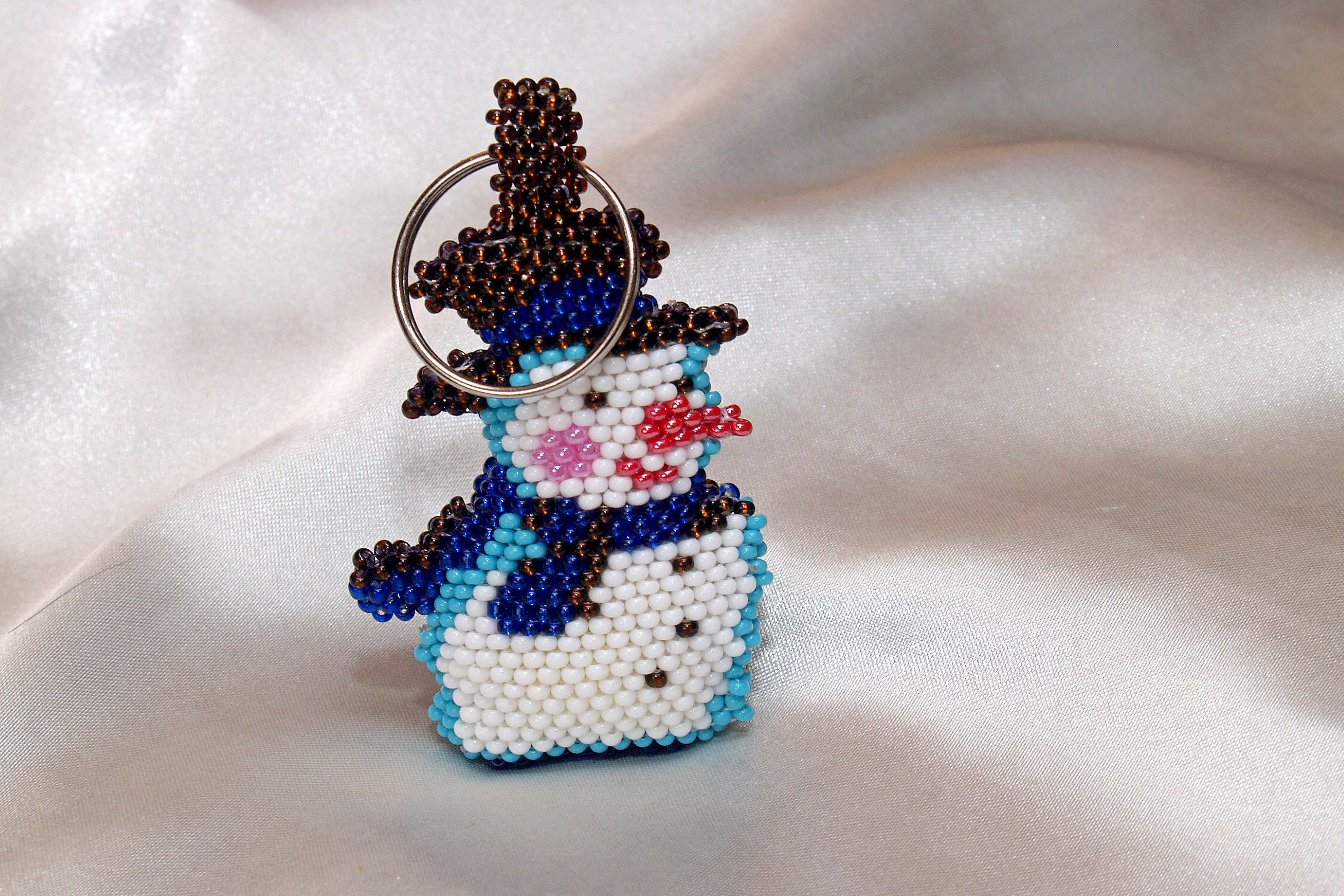 термомозаика пюсла. фигурки из бисера. брелок из бисера. новогодние брелки из бисера. новогодние брелки из бисера.