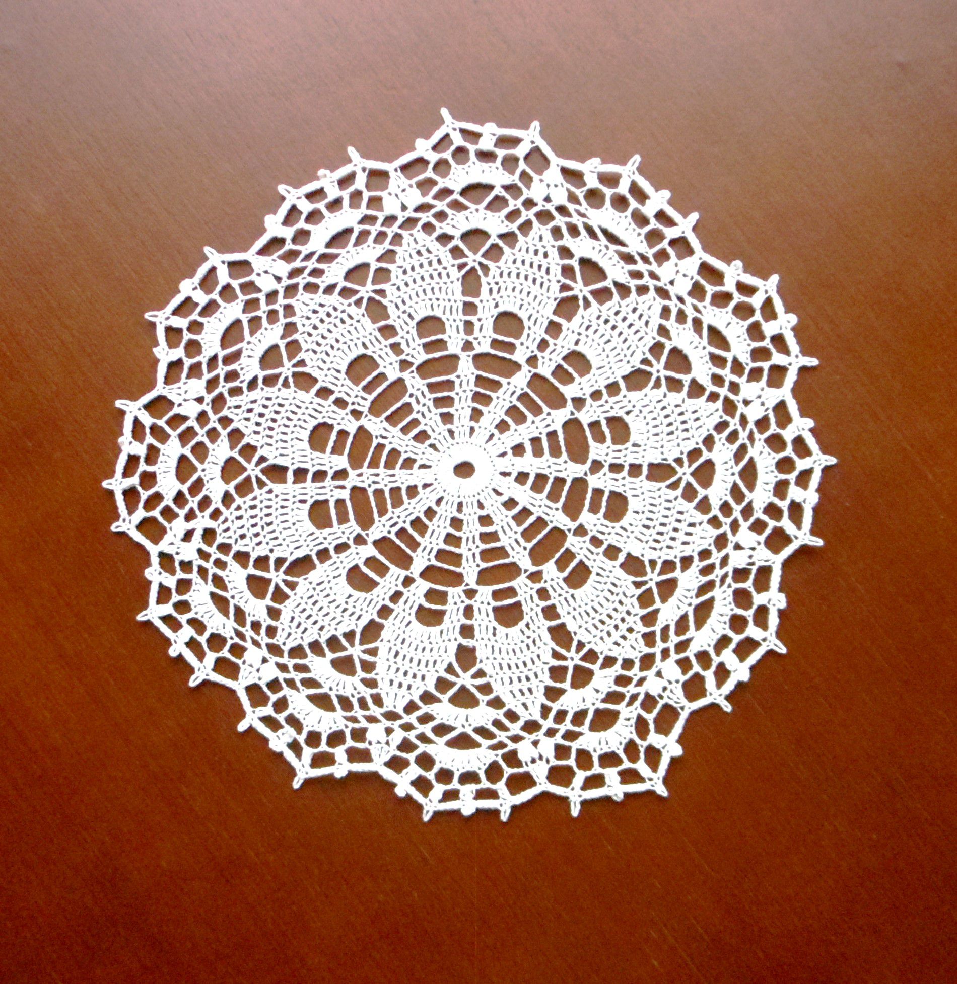 салфетки связанные спицами. декоративные салфетки крючком. круглая вязаная салфетка. котвитский салфетка. котвитский салфетка.