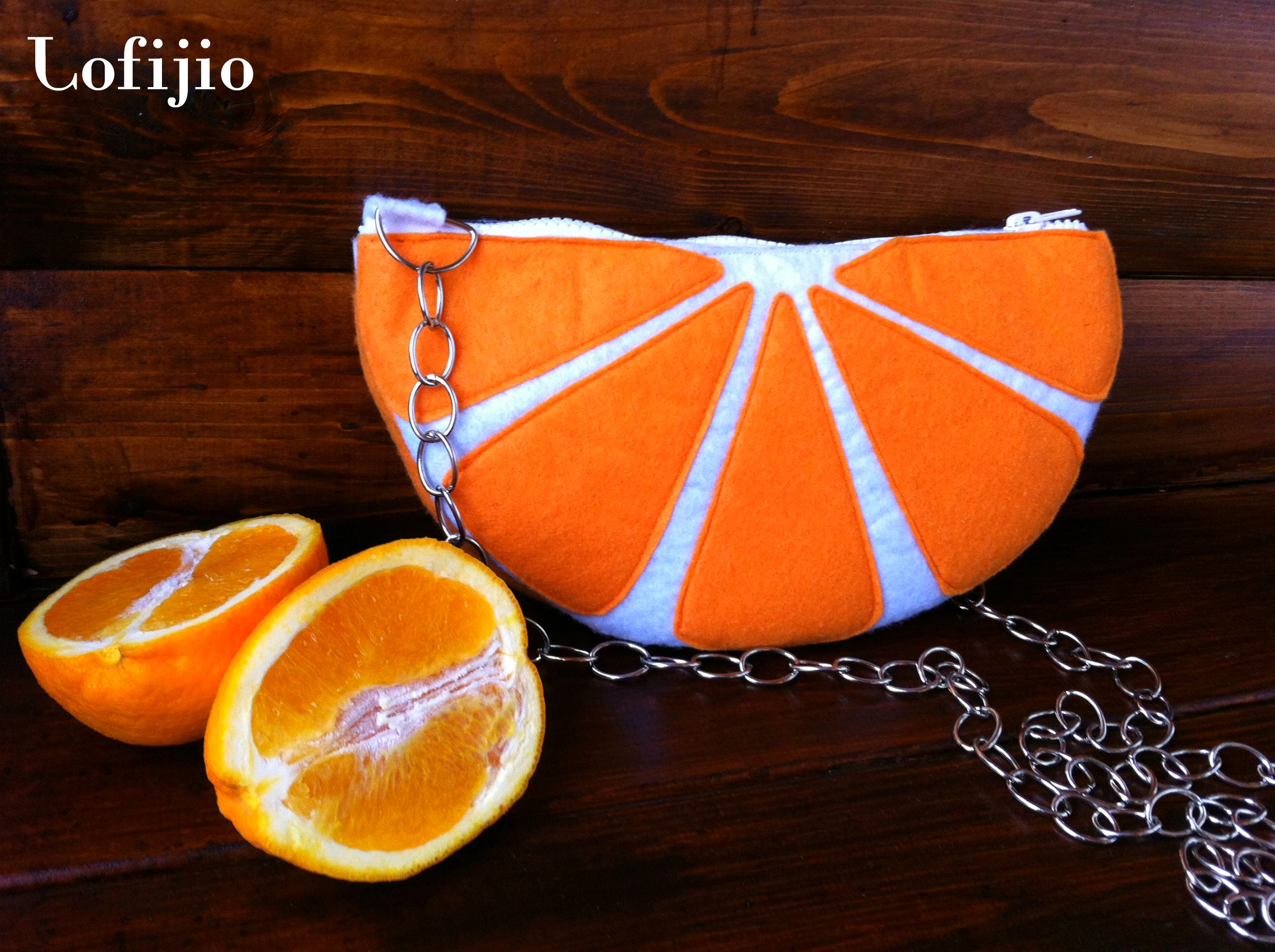 Сумка мандарин. Сумки оксаны калининой. Апельсиновые дольки на сумку. Авоська с продуктами. Оранжевая сумка зимой.