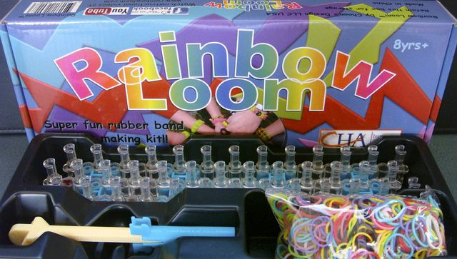 Набор Rainbow-Loom LB018 +станок для плетения браслетов из резинок, 600шт