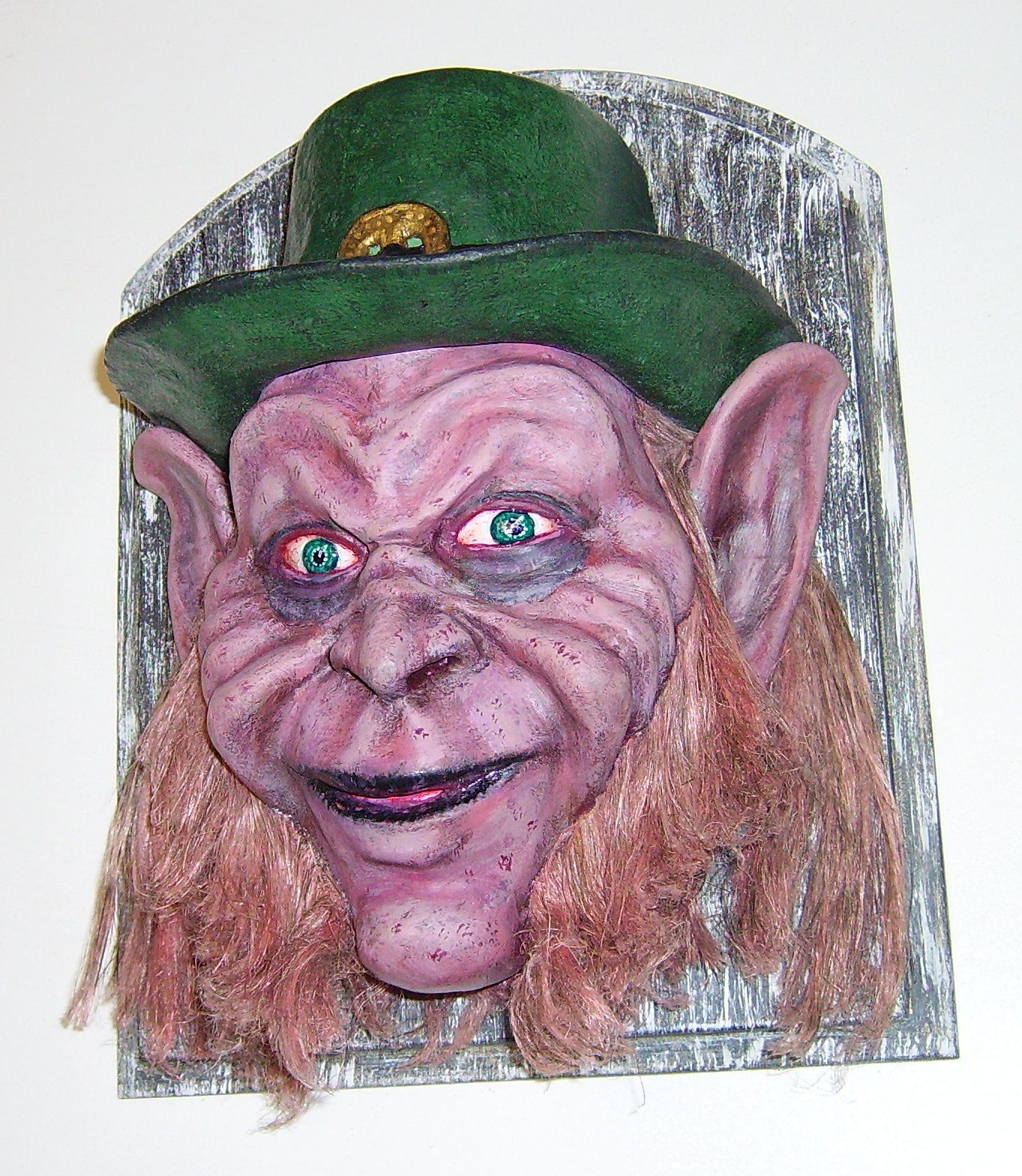 ручнаяработа папьемаше декорнастену leprechaun лепрекон