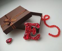 брошь БУКВА