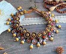 Пушистое колье с подвесками