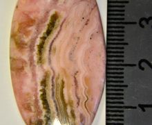 Родохрозит перуанский кабошон.