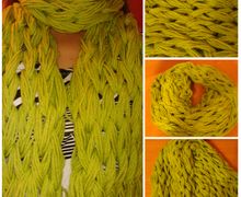 Шарф, связанный на руках 