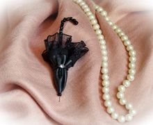 Брошь-зонтик