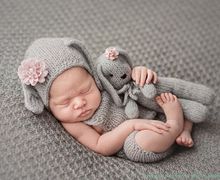 Костюмчик "Зайка"- шапочка, штанишки с грудкой, плюс мягкая игрушка "Зайчонок"