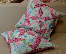 Комплект декоративных диванных подушек "Вертушка"