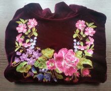 Бархатная кофта с вышитой горловиной и рукавом