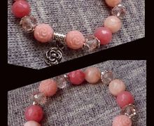 Браслет на двойной резинке с тонированных агатам и хрусталем.