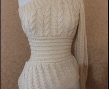 Свитер на одно плечо