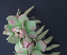 Украшение для волос на гребне из фоамирана и полимерной глины