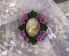 Брошь "Леди"