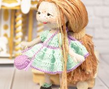 Кукла вязаная интерьерная игрушка амигуруми Кнопочка.