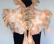 Шарф-горжетка с шелковыми воланами