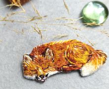 Лиса брошь гладью