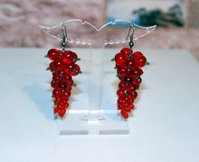 Серьги из стеклянных бусин «Красная смородина»