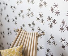 Как расписать стены с помощью трафарета