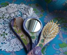 Подарочный набор : расчёски и зеркальце