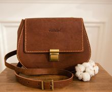 Женская сумка с плечевым ремнем