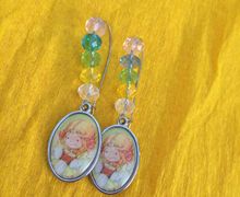 Серьги с изображением милой девочки☺️