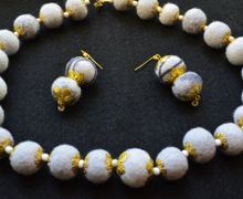 комплект - бусы и серьги.