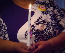 Набор свадебных аксессуаров в розово-сиреневом цвете.