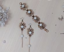 Комплект украшений из бисера и бусин белого оникса