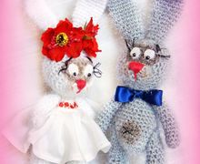 Сладкая парочка. Чудесные вязаные зайчики.