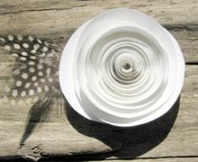 Простой способ, как сделать розу из бумаги