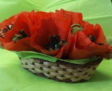 букет из маков с конфетами