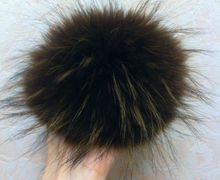 Меховые помпоны дешево от 80-350 руб, на шапочки и шарфики