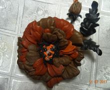 Брошь из кожи