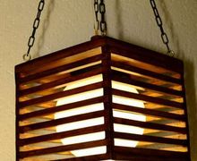 Светильник из дерева ручной работы.
