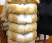 жилет из лисы с капюшоном