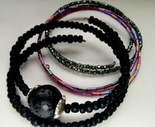 Три браслета из бисера