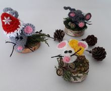 Мышонок на пенёчке.