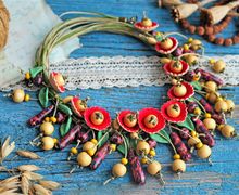 Крупное колье с цветами