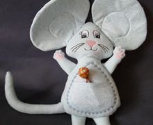 Игрушки, вышитые на машине