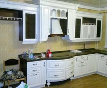 Кухня и отдельный кухонный шкаф