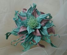 Брошь из натуральной кожи