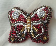 Вышитая брошь-бабочка