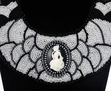 Колье ручной работы из бисера и камеи