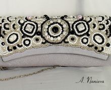 Клатч ручной работы, вышитый бисером.