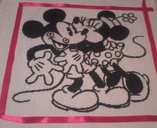 Монохромная вышивка Микки и Минни