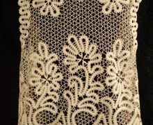 Жилет кружевной