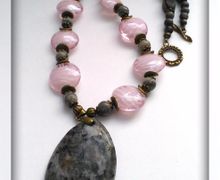 Колье "Серая роза"