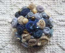 Текстильная брошь "Агат и деним"