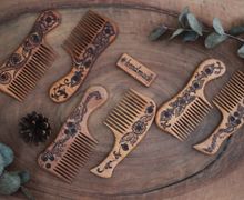 Расчёска деревянная с ручкой выжигание.