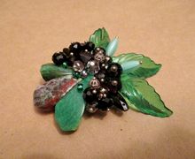 Дизайнерская  брошь «Изумрудный цветок»